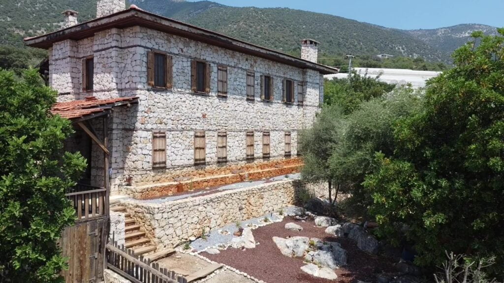 santa stone house